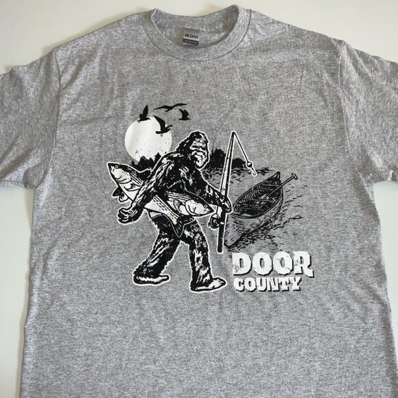 Door County, WI T-Shirt Bigfoot Fishing - Picture 1 of 4